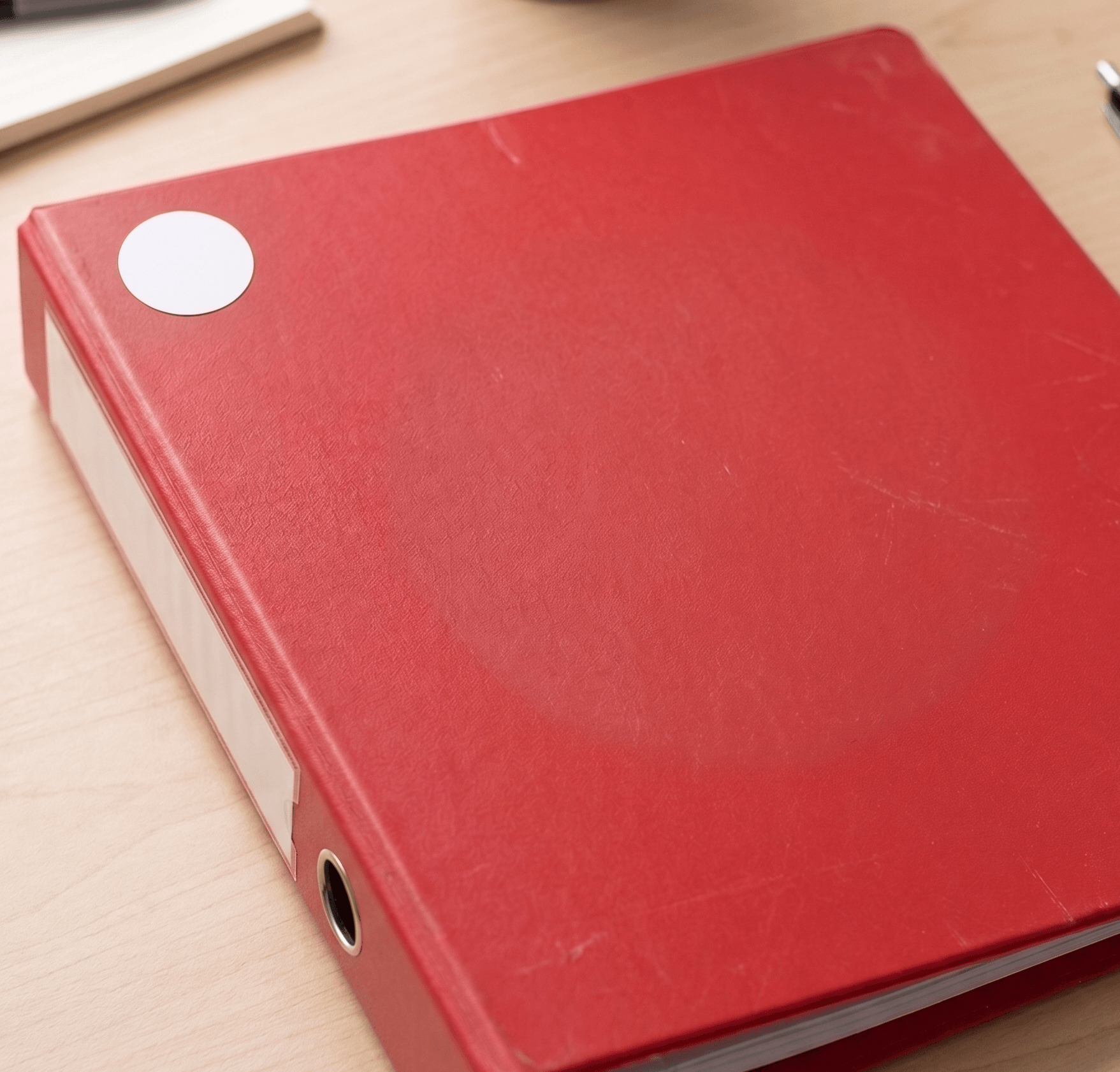 Round sticker EveryTag on a red binder folder